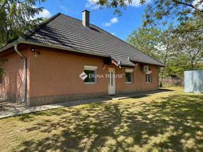 Eladó tanya Kecskemét