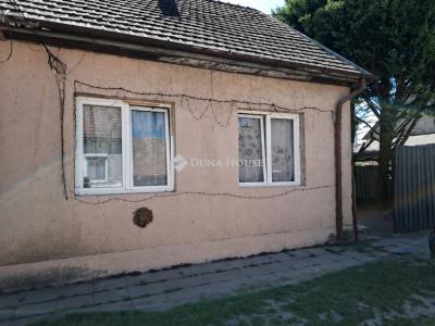 Eladó családi ház Domony