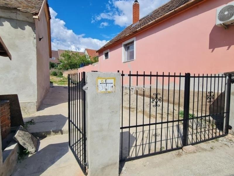Eladó családi ház Pécs