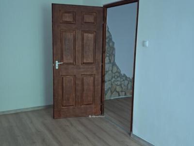 Eladó lakás Komló