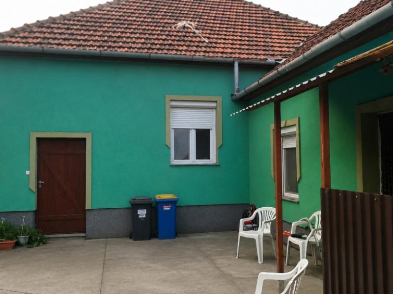 Eladó családi ház Törtel
