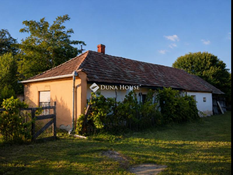 Eladó családi ház Tét