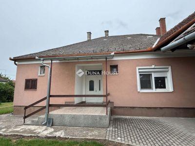 Eladó családi ház Bősárkány