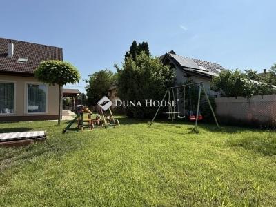 Eladó családi ház Monor