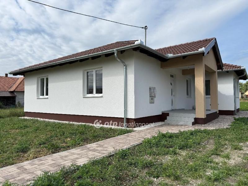 Eladó családi ház Nagykáta