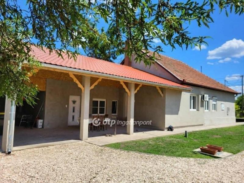 Eladó családi ház Jászboldogháza