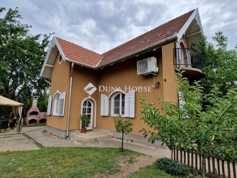 Eladó családi ház Vecsés