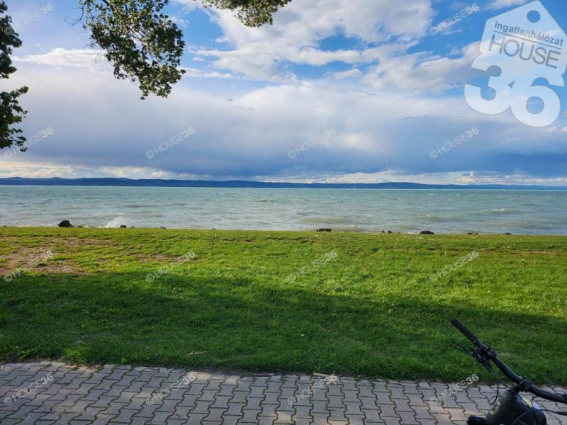 Eladó üdülőövezeti telek Siófok