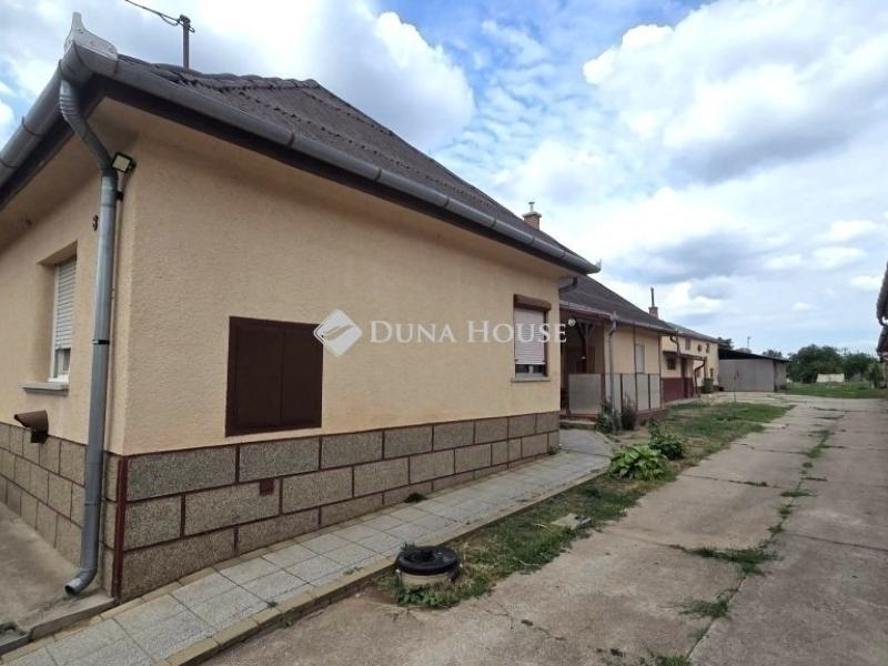 Eladó családi ház Újhartyán
