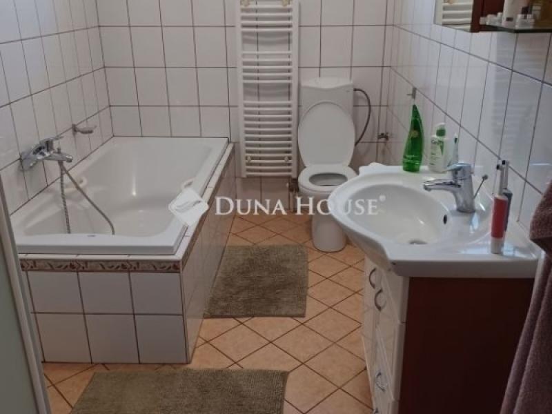 Eladó családi ház Gárdony