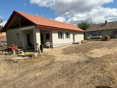 Eladó családi ház Nyáregyháza