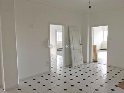 Eladó lakás Budakeszi