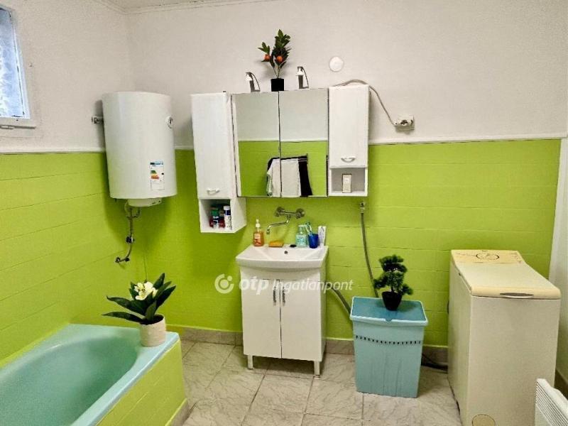 Eladó családi ház Vecsés