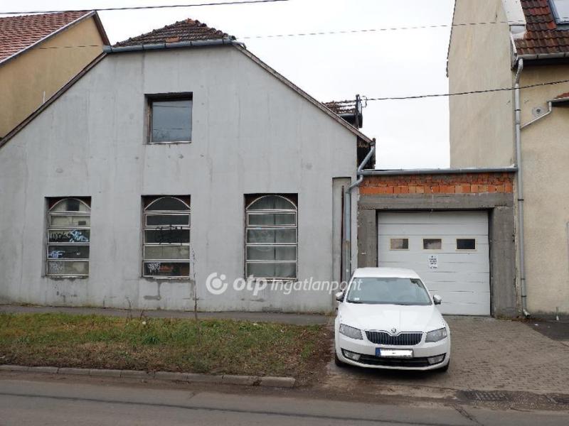 Eladó családi ház Szeged