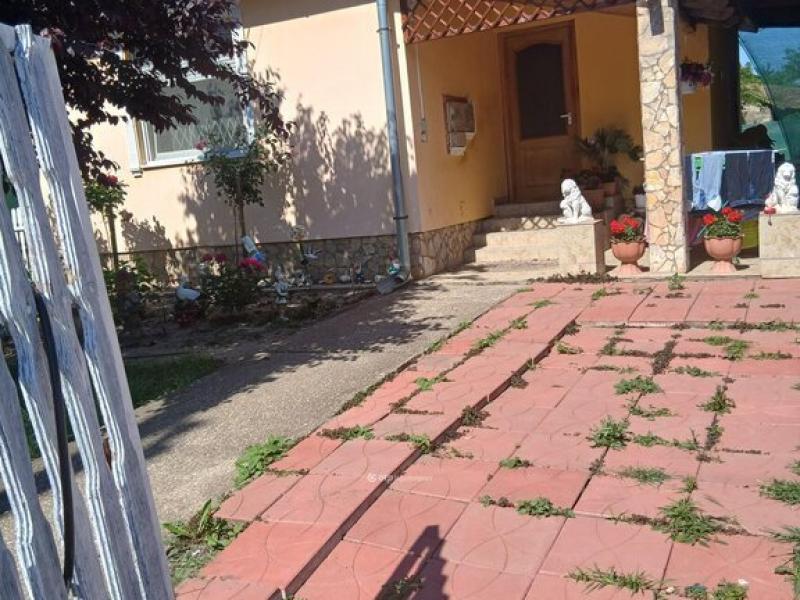 Eladó családi ház Kaba