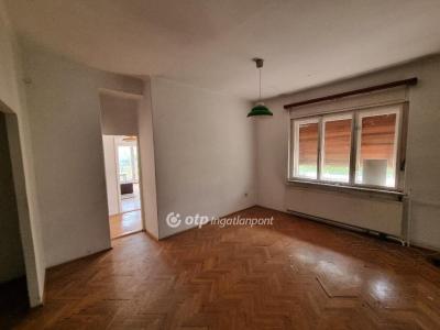 Eladó családi ház Budapest