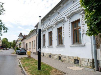 Eladó iroda családi házban Nyíregyháza