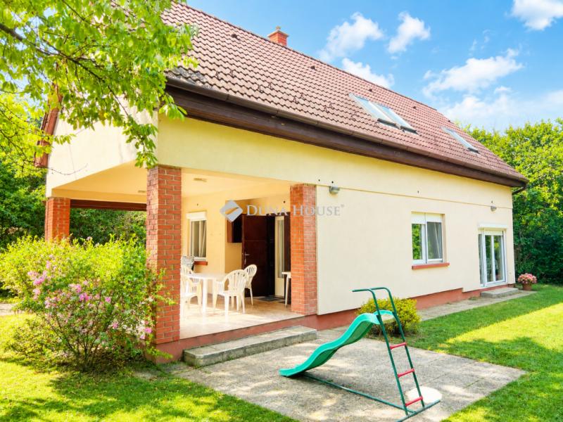 Eladó családi ház Balatonkenese