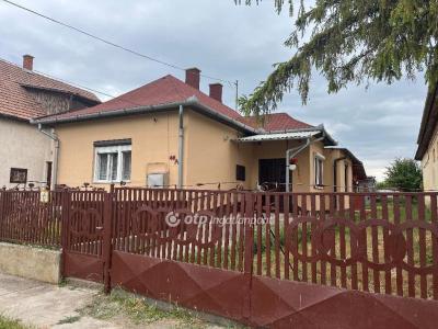 Eladó családi ház Tetétlen