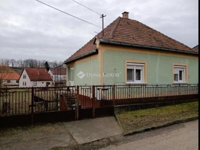 Eladó családi ház Bajna
