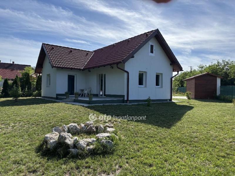 Eladó családi ház Balatonvilágos