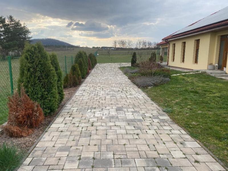 Eladó családi ház Márkó