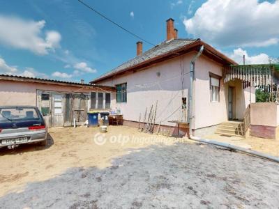 Eladó családi ház Szakoly