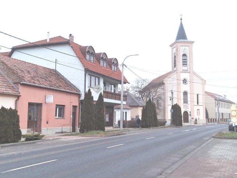 Eladó családi ház Tát