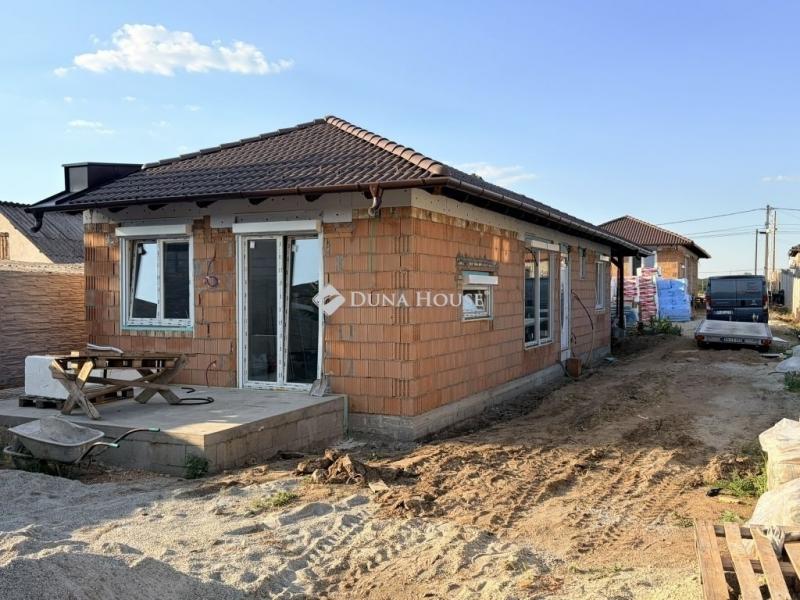 Eladó családi ház Gyál