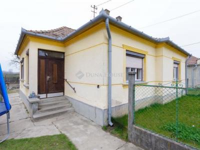 Eladó családi ház Tét