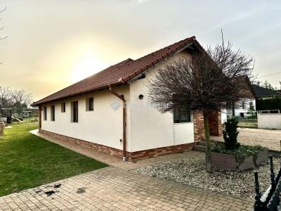 Eladó családi ház Őrbottyán