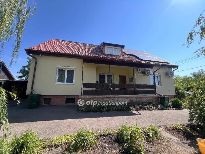 Eladó családi ház Mezőtárkány