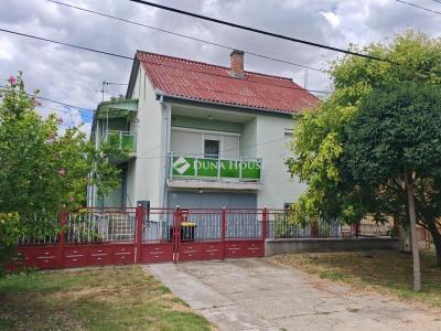 Eladó családi ház Újszász