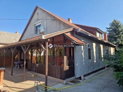 Eladó családi ház Monor