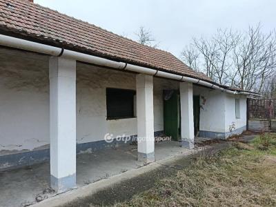 Eladó családi ház Zsáka