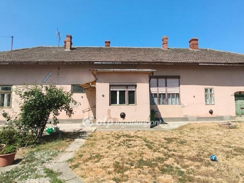 Eladó családi ház Kisújszállás
