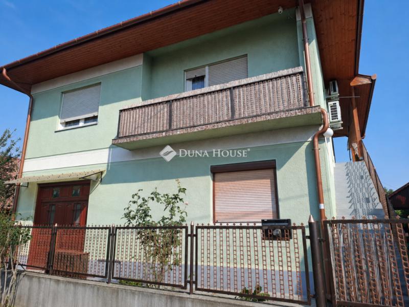 Eladó családi ház Dány