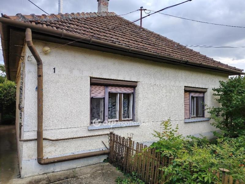 Eladó családi ház Szolnok