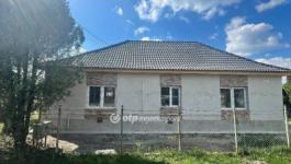 Eladó családi ház Újszász