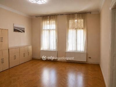 Eladó lakás Győr