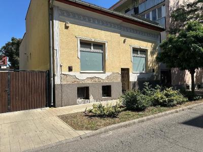 Eladó utcai bejáratú üzlethelység Nyíregyháza