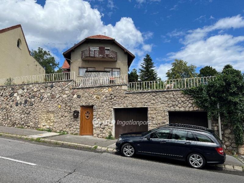Eladó családi ház Pécs
