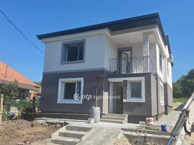 Eladó családi ház Kazincbarcika