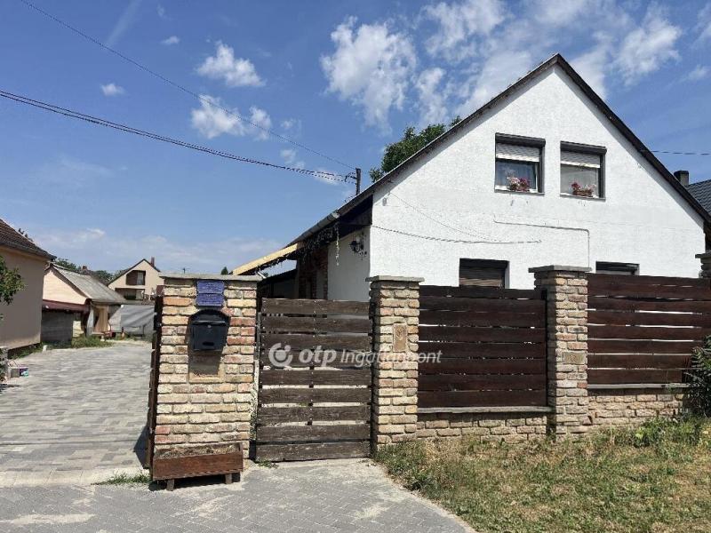 Eladó családi ház Aba