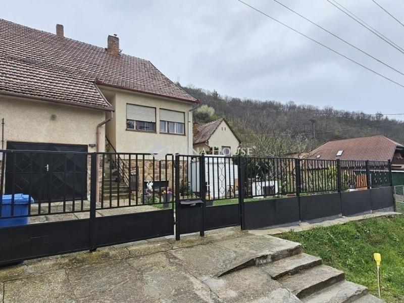 Eladó családi ház Pécs