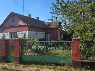 Eladó családi ház Kaba