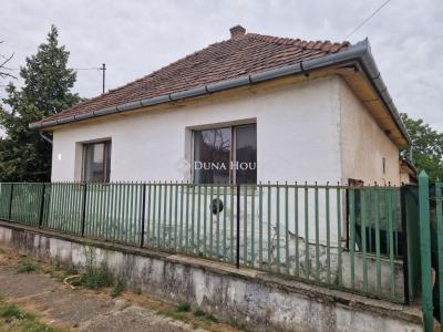Eladó családi ház Tápióság