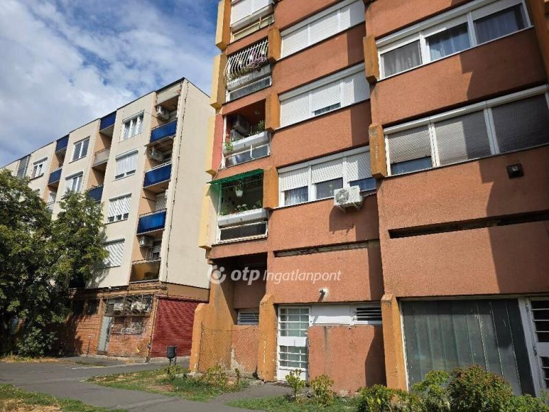 Eladó lakás Hatvan