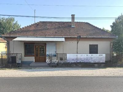 Eladó családi ház Besenyőtelek
