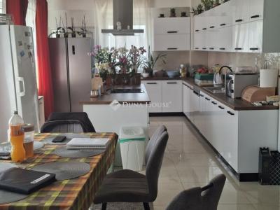 Eladó családi ház Sényő